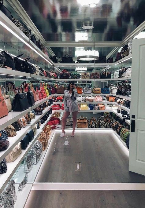 Kylie Jenner Closet, Kylie Jenner House, Kylie Jenner Fotos, Jenner House, Bag Closet, Dream Closet Design, Walk In Closet Design, Closet Room, Casa Vintage