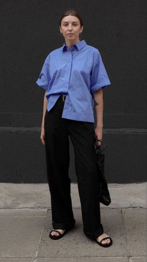 Uniqlo Summer Outfit, Brittany Bathgate, Relaxed Outfit, Minimal Outfit, Women Shirts Blouse, Inspiration Mode, Minimalist Outfit, Minimal Fashion, Blue Shirt