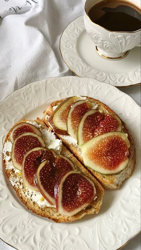 Figseason fig ricotta cheese aestetic toast and coffee fine tableware Ricotta On Toast, Fig Toast Aesthetic, Fig On Toast, Breakfast With Honey, Fig Aesthetic, Fig And Ricotta, Fig Toast, Ricotta Breakfast, Cheese With Honey