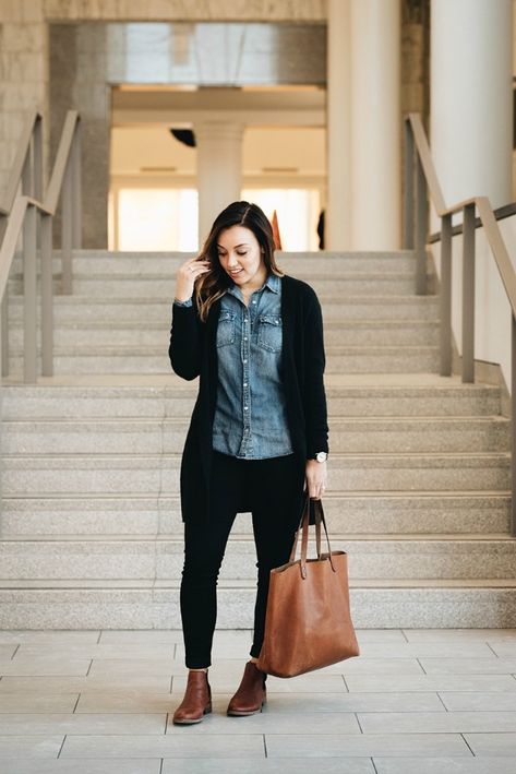 What To Wear When You Don’t Know What To Wear | Sharing My Sole Black Cardigan Outfit Work, Cardigan Outfit Work, 80 Outfits, Denim Top Outfit, Stylish Leggings Outfit, Black Cardigan Outfit, Jean Shirt Outfits, Chambray Shirt Outfits, Tops To Wear With Leggings