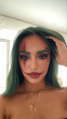 Joker Halloween Makeup, Maquillage Halloween Simple, Joker Halloween Costume, Halloweenský Makeup, Holloween Makeup, Joker Halloween, Joker Makeup, Classy Halloween Costumes, Cute Halloween Makeup