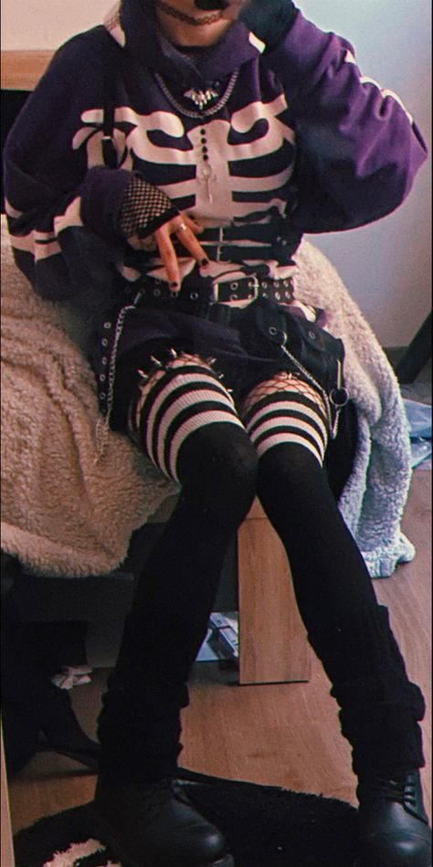 This is my body so id appreciate it if you would not catfish people with it ❤️ Femboy Style Outfit, Cute Femboy Outfit, Emo Femboy Outfits, Fem Boy Aesthetic Outfits, Goth Femboy Outfits, Femboy Outfit, Fem Boy Outfits, Punk Style Outfits, Alt Clothes