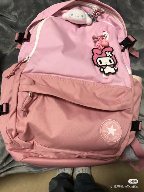 Mochila Kpop, Converse Backpack, Converse Bag, Hello Kitty School, Pretty School Supplies, Stylish School Bags, School Bag Essentials, Inside My Bag, Study Stationery