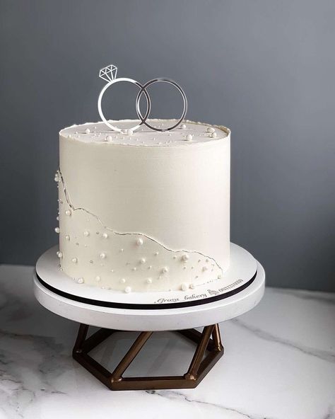 Civil Wedding Cake Simple, Cake For Wedding Ideas, Bride Cake Ideas, Bride Cake Wedding, Simple Bride To Be Cake, Little Wedding Cakes, Engagement Cake Images, Wedding Ideas Cake, Wedding Cake Minimalist