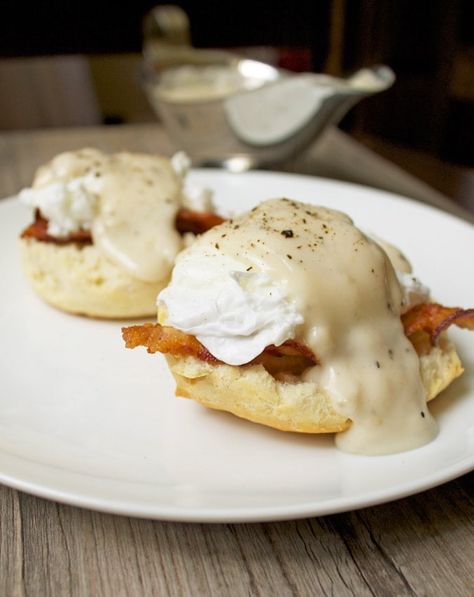 Southern Eggs Benedict with Biscuits, Bacon, and Gravy Bacon Biscuits, Eggs Benedict Recipe, Southern Breakfast, Breakfast Sandwich Recipes, Breakfast Specials, Classic Breakfast, Brunch Dishes, Biscuits And Gravy, English Muffin