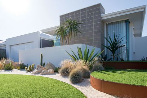 Palm Springs Front Yard Landscape Design, Cacti Landscaping, Coastal Front Yard Landscaping, Palm Springs Front Yard, Fibro Shack, Palm Springs Landscaping, Palm Springs Garden, Front Landscape, Australian Desert