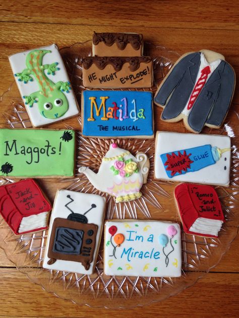 Kelly's Matilda The Musical cookies Cast Party Ideas, Matilda The Musical Birthday Party, Matilda Cupcakes, Matilda The Musical Party Ideas, Matilda Party Ideas Roald Dahl, Matilda The Musical Cake, Matilda Themed Cupcakes, Matilda Movie Night Food, Matilda Musical Cake