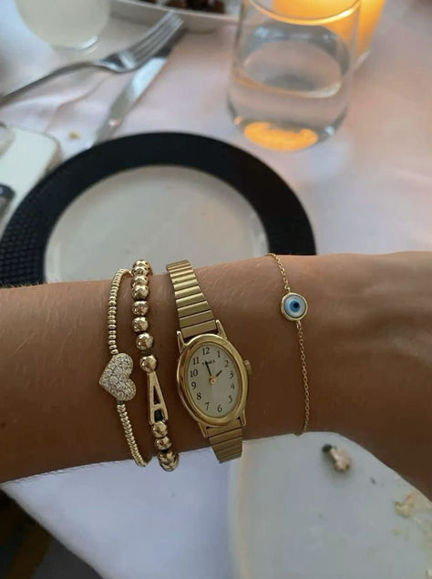 Gold Bracelets Stacked, Wrist Jewelry, Dope Jewelry, Girly Accessories, Jewelry Essentials, Classy Jewelry, Jewelry Lookbook, Stacked Jewelry, Hand Jewelry