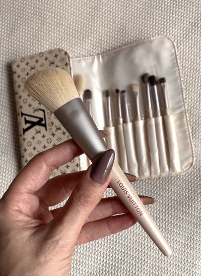 Louis Vuitton Make Up Bag, Luxury Makeup Brushes, Louis Vuitton Makeup, Chanel Makeup Brushes, Expensive Makeup Brushes, Luxury Makeup Brush Set, Clothes Dress, Style Sneakers, Birthday List