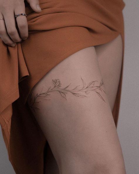 Floral Thigh Band Tattoo, Thigh Plant Tattoo, Thigh Wrap Tattoos Women, Tattoo In Thigh, Vine Thigh Tattoos Women, Leg Band Tattoo Women, Thigh Tattoos Women Wrap Around, Tattoo For Legs, Thigh Garter Tattoo Simple