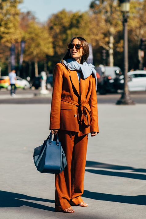 Paris Fashion Week Street Style Spring 2019 | POPSUGAR Fashion Best Winter Coats, Street Style Blog, Paris Fashion Week Street Style, Smart Outfit, Street Style Winter, Spring Street Style, Street Style Inspiration, Fall Street Style, Fashion Week Street Style