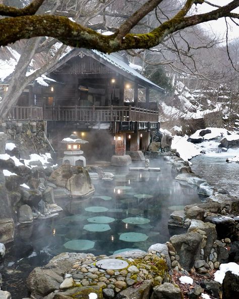 Ginzan Onsen Winter, Japanese Onsen Aesthetic, Onsen Illustration, Onsen Aesthetic, Japan Peaceful, Takaragawa Onsen, Kusatsu Onsen, Japan Ryokan, Ryokan Japan