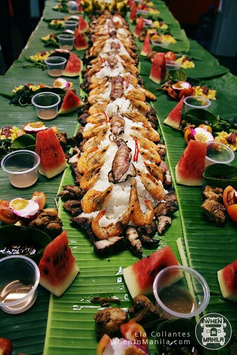 🇵🇭 The Philippines | Kamayan Feast • “Boodle Fight” Boodle Food Ideas, Kamayan Style Party, Kamayan Feast Ideas, Kamayan Food Ideas, Kamayan Feast, Filipino Food Party, Philippine Food, Feast Ideas, Philippines Food