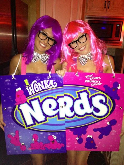 Nerds halloween costume ideas for groups of nerdy friends Nerd Costumes, Boxing Halloween Costume, Halloween Costumes Women Creative, Nerd Costume, Kostum Halloween, Halloween Parejas, Amazing Halloween Costumes, Clever Halloween, Candy Costumes