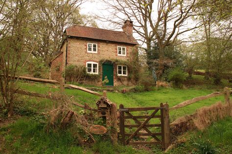 Gnome Cottage in The Devil's Punchbowl, Hindhead, Surrey | by Richard Charles Harris Richmond British Farmhouse, Old English Cottage, English Cottages, Country Cottages, Stone Cottages, English Country Decor, Country Cottage Decor, English Cottage Garden, Dream Cottage