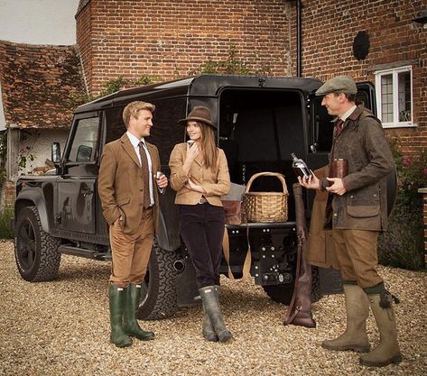 British Country Style, Countryside Fashion, Country Gentleman, Tweed Jackets, Country Attire, British Country, Country Wear, Hunting Lodge, Country Fashion