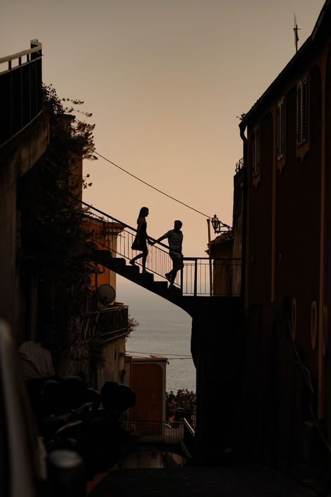 Carlos Castaneda, Positano Italy, Dark Academia Aesthetic, Academia Aesthetic, A Bridge, 인물 사진, Two People, Positano, Couple Aesthetic