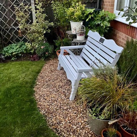 Garden Bench Area Ideas, Garden Bench Against Wall, Bench Under Tree Ideas, Landscaping Around Bench, Front Garden Bench Ideas, Flower Beds With Benches, Bench In Landscaping, Outdoor Bench Landscaping, Bench Outside Ideas