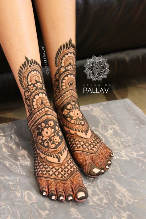 Intricate design for Bridal Feet Latest Mehndi Designs Wedding, Leg Mehendi Design, Legs Mehndi, Khafif Mehndi Design, Leg Mehndi, New Bridal Mehndi Designs, Mehndi Designs Bridal Hands, Legs Mehndi Design, Mehndi Design Pictures