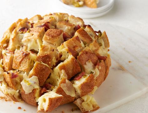 This delicious appetizer for a crowd is certain to be the highlight of game night! Party Loaf, Football Apps, Appetizer For A Crowd, Savory Monkey Bread, Pull Apart Loaf, Cooking And Baking Recipes, Savory Breads, Xmas Baking, Recipes Bread