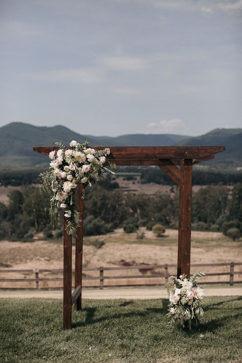 Minimal Floral Arch, Minimal Wedding Arbor, Wooden Wedding Arch Ideas, Wooden Wedding Arch With Flowers, Square Arbor Wedding, Arbor Flower Arrangements, Wooden Ceremony Arch, Wooden Arbor Wedding, Wooden Decoration Ideas