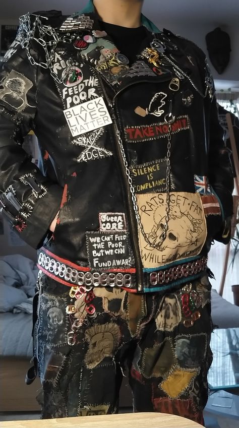 Punk Custom Jacket, Horror Inspired Fashion, Cute Battle Jacket, Goth Jean Jacket Outfit, Techno Punk Fashion, Folk Punk Jacket, Queer Battle Jacket, Anarcho Punk Fashion, Battle Jacket Inspiration