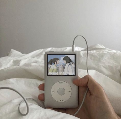 Ipod Nano Aesthetic, Mp3 Aesthetic, Mp3 Player Aesthetic, Cute Camera, Ipod Classic, Retro Gadgets, Ipod Nano, White Box, New Gadgets