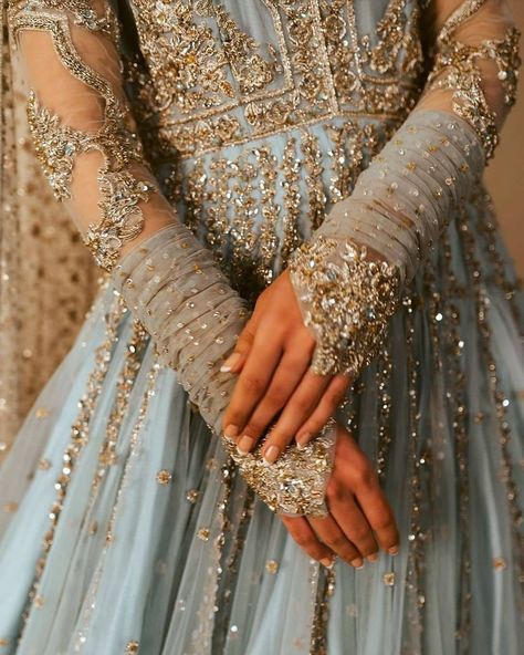 Faiza Saqlain Pishwas, Pishwas Pakistani, Faiza Saqlain, Desi Wedding Dresses, Asian Bridal Dresses, Pakistani Wedding Outfits, Desi Clothes, Indian Bridal Wear, Indian Bridal Fashion