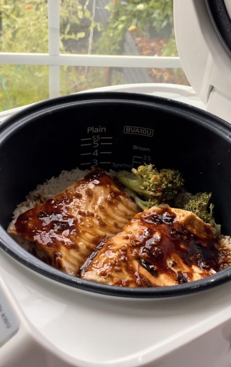 - kyriethefoodie Rice Cooker Salmon, Rice Cooker Salmon And Rice, Meals In Rice Cooker, Rice Cooker Dinner, Rice Cooker Meals Recipes, Rice Cooker Recipes Vegetarian, One Pot Rice Cooker Meals, Salmon And Rice Recipes, Rice Cooker Meals