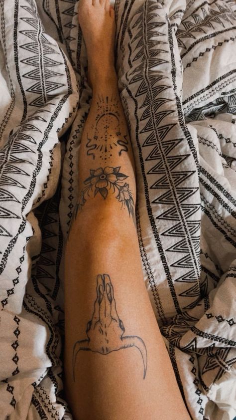 Simplistic Sleeve Tattoo, Ian Munsick Tattoo, Bull Skull Leg Tattoo, Vine Tattoo Knee, Country Women Tattoos, South Western Tattoo, Small Southern Tattoos, Turkey Tattoo For Women, Dirty Tattoos For Women