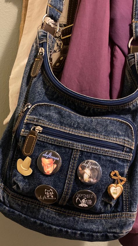 Inside My Bag, Purse Essentials, Mazzy Star, Handbag Essentials, Bag Aesthetic, Bags Aesthetic, Jeans Bag, Pretty Bags, Cute Purses