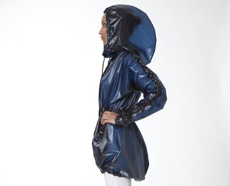 Terra's Stylish Raincoats Make Biking in the Rain Look Oh So Chic : TreeHugger Biking In The Rain, Free People Spring, Stylish Raincoats, Packable Rain Jacket, Vinyl Raincoat, Spring Showers, Linen Pajamas, Waterproof Rain Jacket, Spring Shower