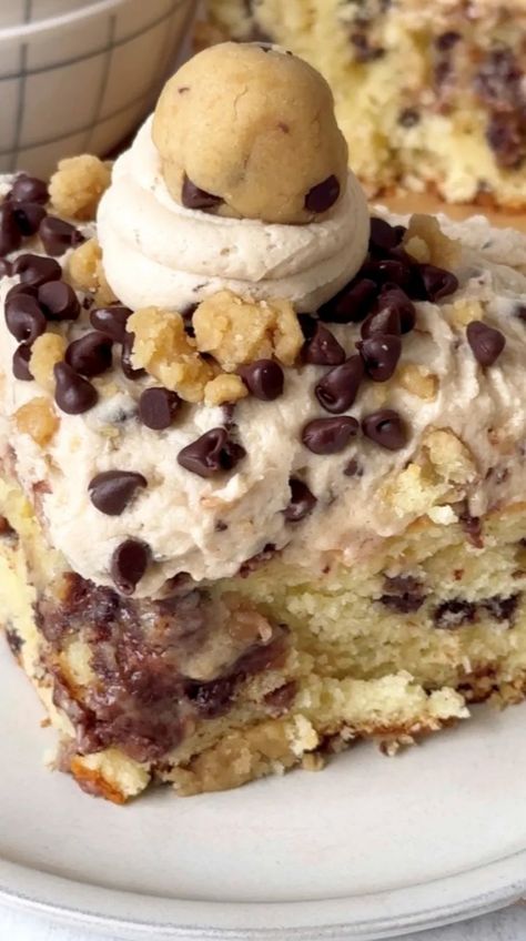 COOKIE DOUGH CAKE Cookie Dough Poke Cake, Cookie Dough Cake Easy, Cookie Dough Cake Recipe, Cookie Dough Birthday Cake, Cake Batter Bars, Cookie Cake Ideas, Cookie Dough Snack, Chocolate Chip Cookie Dough Cake, Cake With Cookies