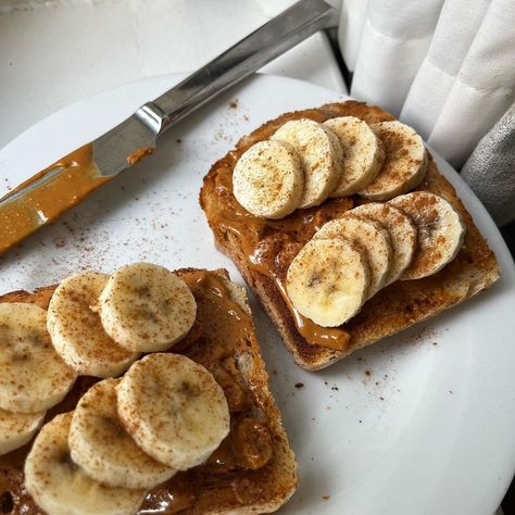 Peanut Butter With Banana, Peanut Butter Recipes Breakfast, Banana With Peanut Butter, Peanut Butter And Banana, Breakfast Peanut Butter, Banana And Peanut Butter, Banana On Toast, Banana Peanut Butter, Toast With Peanut Butter