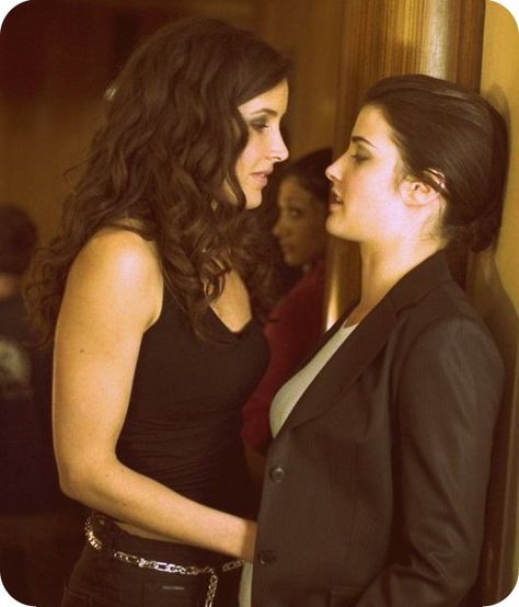 Rachel Shelley & Cobie Smulders (The L Word) Rachel Shelley, Gender Role Reversal, L Word, Cobie Smulders, Elisha Cuthbert, Role Reversal, Woman Loving Woman, The L Word, Calgary