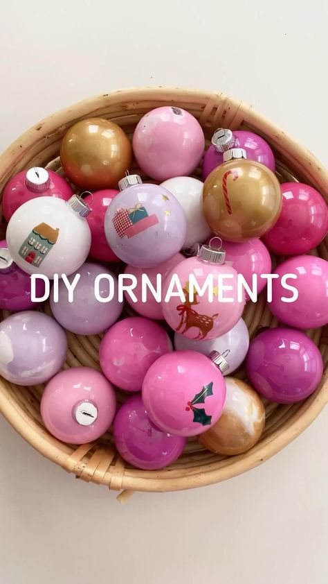 Diy Clear Plastic Christmas Ornaments, Pastel Christmas Ornaments Diy, Diy Christmas Ornaments Kids Can Make, Clear Plastic Ornaments Diy, Cute Diy Ornament Ideas, Pink Diy Ornaments, Diy Ornaments Clear Balls, How To Paint Clear Plastic Ornaments, Pinkmas Diy