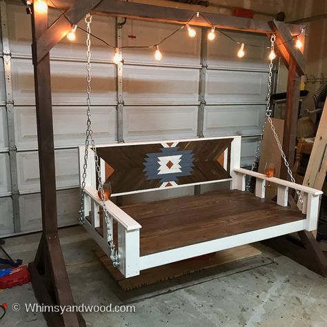 Diy Swinging Daybed, Swinging Bench Outdoor, Swinging Bench Diy, Diy Swinging Bench, Bed Swings Outdoor Diy, Ag Mech Projects Wood, Diy Day Bed, Swing Bed Porch, Pallet Swing Bed