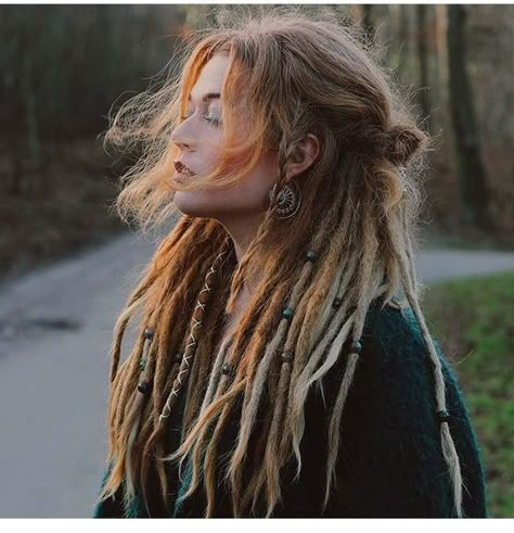 Dreadlocks On Straight Hair, Half Dreaded Hair, Half Dreads, Partial Dreads, Dreadlocks Girl, Beautiful Dreadlocks, Hippie Hair, Dreadlock Styles, Synthetic Dreads