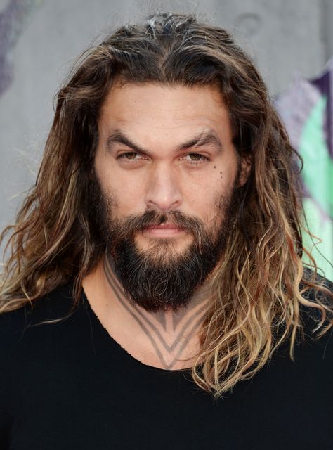 Jason Momoa FaceTimes His Grandma As Aquaman & We Can’t Handle It+#refinery29 Mens Long Hairstyles, Ways To Grow Hair, Boys Hairstyle, Men With Long Hair, 5 Guys, Hawaiian Hairstyles, Men Styling, Medium Haircut, Easy Mens Hairstyles