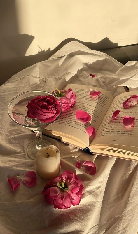 #book #rose #roses #vine #candle #romntic Romantic Roses Aesthetic, Template Notion, Ig Aesthetic, Rose Aesthetic, Roses Book, Romanticizing School, Book Background, Aesthetic Roses, Cute Romance