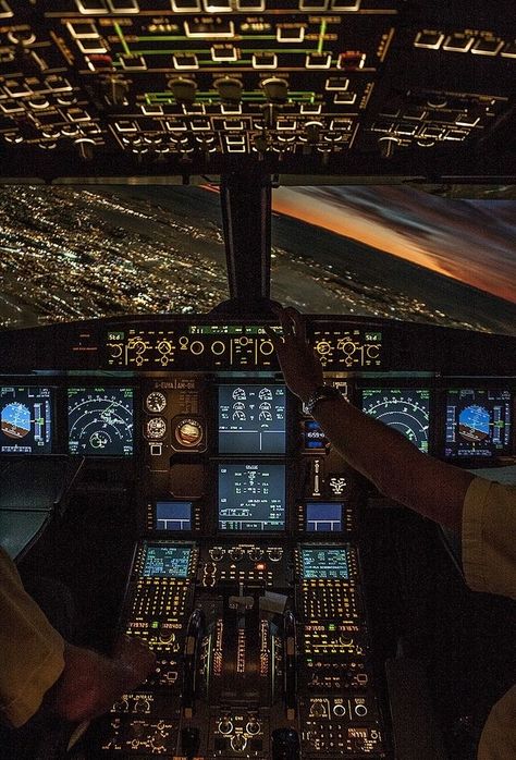 Pilots Quotes Aviation, Pilot Career, Pilot Quotes, Student Pilot, Commercial Pilot, Airplane Wallpaper, Pilots Aviation, Night Jobs, Aviation World