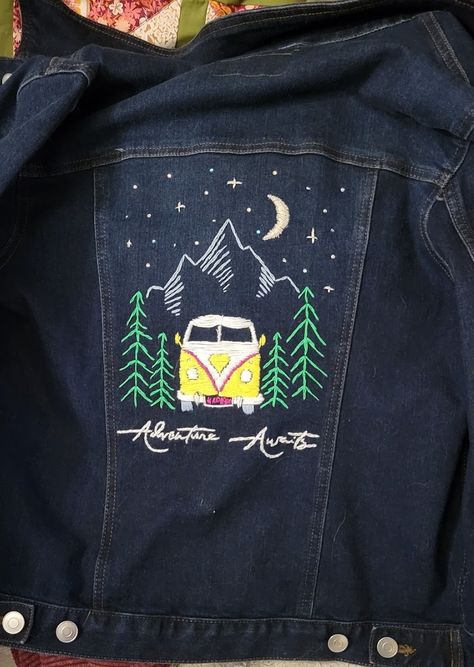 Bus Embroidery, Volkswagen Van, New Embroidery, Vw Bus, Adventure Awaits, Embroidery Stitches, Road Trip, Stockings, T-shirt