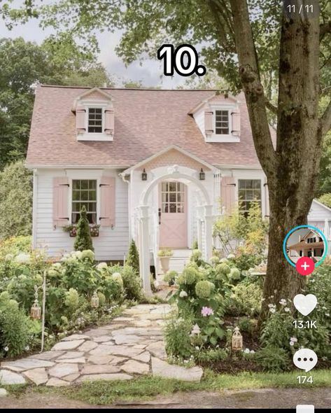 Pink Cottage House Exterior, Charming Exterior Homes, Blush Exterior House, 1940s Cottage Exterior, Shabby Chic House Exterior, Cottage Exterior Ideas, Pink House Exterior, Exterior Paint Ideas, Cottage Exterior Colors