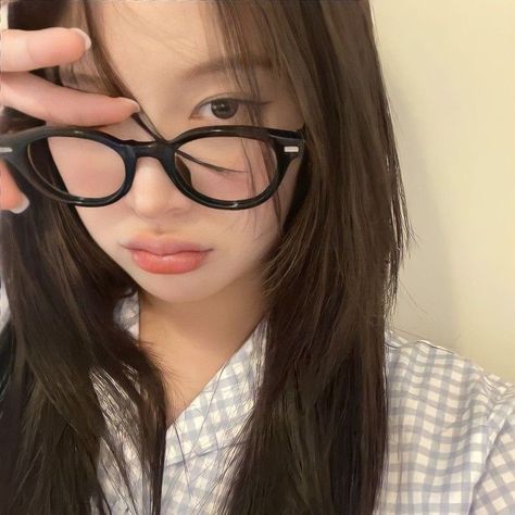 Loona Kim Lip, Korean Photo, Trend 2023, Tiktok Fashion, Korean Aesthetic, Uzzlang Girl, Cute Selfie Ideas, Pretty Selfies