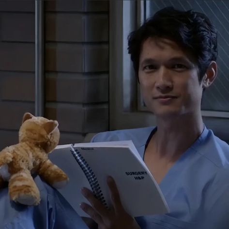 harry shum jr as benson kwan in greys anatomy Mike Chang, Harry Shum Jr, Harry Shum, Shadowhunters Malec, Happy Pictures, Black Aesthetic Wallpaper, Grey's Anatomy, Shadowhunters, Greys Anatomy