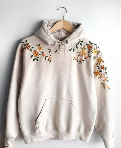 Beige Hoodie, Hoodie Diy, Clothes Embroidery Diy, Stitch Clothes, Diy Vetement, Embroidery Hoodie, Embroidery On Clothes, Cute Embroidery, Hand Embroidery Art