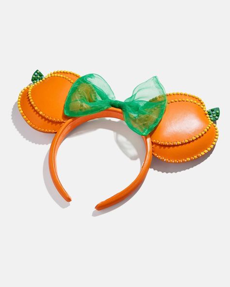 Trick or Treat! Check out the new spooky and stylish Disney Minnie Mouse Halloween-themed Ears (Headbands) that launched at BaubleBar. https://disneymouseketeer.com/new-disney-minnie-mouse-halloween-ears-at-baublebar/ #disney #disneyland #disneyworld #disneygram #disneylife #disneyprincess #waltdisneyworld #disneypintrading #mickeymouse #minnieears #minniemouseears #baublebar #disneyparks #mickeyears #disneyfan #disneylove #disneyplus #waltdisney #halloween #instadisney #disneylandparis #di... Halloween Mickey Ears, Minnie Mouse Pumpkin, Disney Gear, Mouse Pumpkin, Diy Disney Ears, Disney Ears Headband, Disney Mouse Ears, Disney Pumpkin, Disney Minnie Mouse Ears