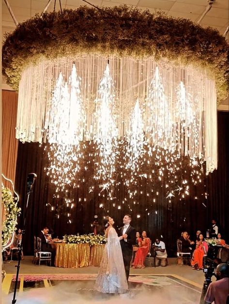 Rustic Wedding decorations on a budget that looks so elegant - Hike n Dip First Dance On Cloud, Wedding First Dance Special Effects, Wedding Special Effects, Cold Pyros Wedding Entry, Indian Reception Ideas, Wedding Pyrotechnics, Pyrotechnics Wedding, Indian Reception Decor, Indian Wedding Reception Decor