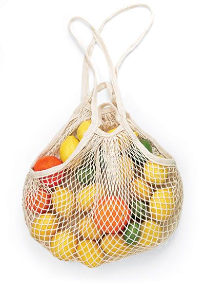 Netted Cotton Ecobag ($8; www.reusablebags.com), a design based on a bag popular in Soviet-era Russia called an avoska. Vegetable Bag, Cotton Shopping Bags, Fruit And Vegetable Storage, Reusable Produce Bags, Retail Bags, Merchandise Bags, It Bag, Produce Bags, Net Bag