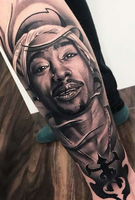 Small Tupac Tattoo, 2pac Tattoo Design, 2pac Inspired Tattoo, Tupac Shakur Tattoo Design, Tupac Leg Tattoo, Side Leg Tattoo, Upper Leg Tattoos, Tattoo Over Scar, Chic Tattoo